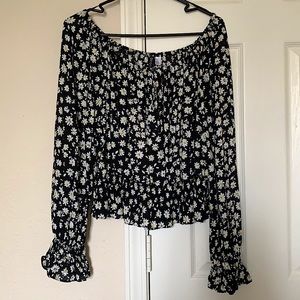 H&M Black Daisy Puffy Elastic Blouse Full Sleeve M
